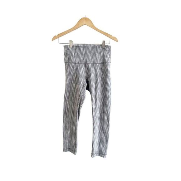 Lululemon Wunder Under High Rise Leggings Cropped Size 6 Chevron Stripe Print - Picture 1 of 10